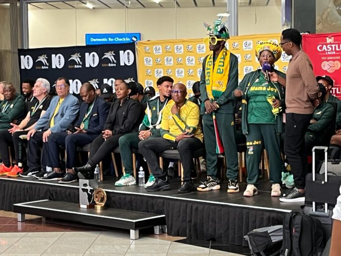 Ecstatic fans give Bafana a hero’s welcome in the crack of dawn