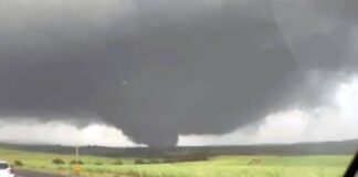 Tornado lashes KZN