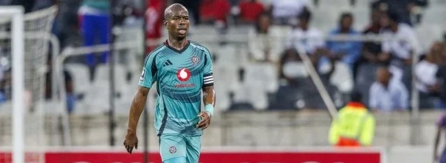 Pirates hand the armband to Sibisi