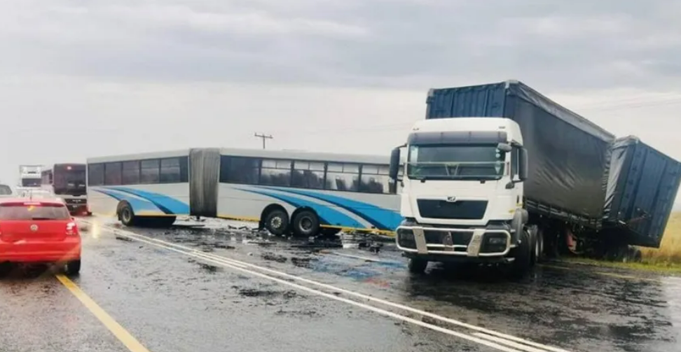 Free State car crashes claim lives