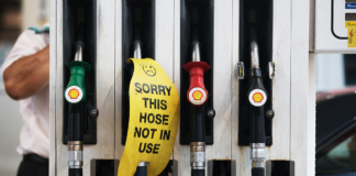 Fuel shortages in Australia spread to hundreds of service stations