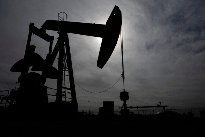 Oil price continues to fall as supply moves through Strait of Hormuz after Iran war pact
