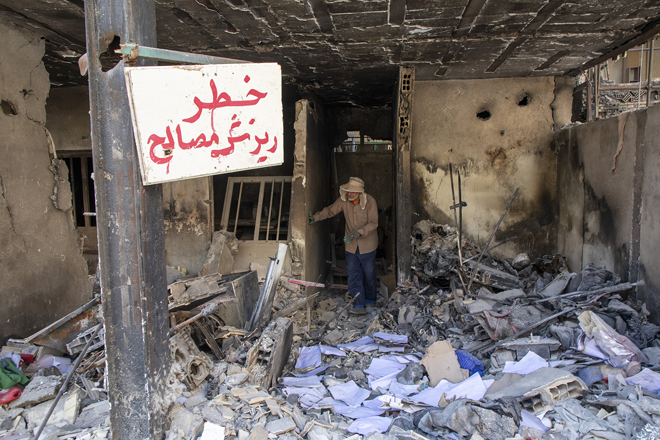 Stakes raised in Mid-East talks