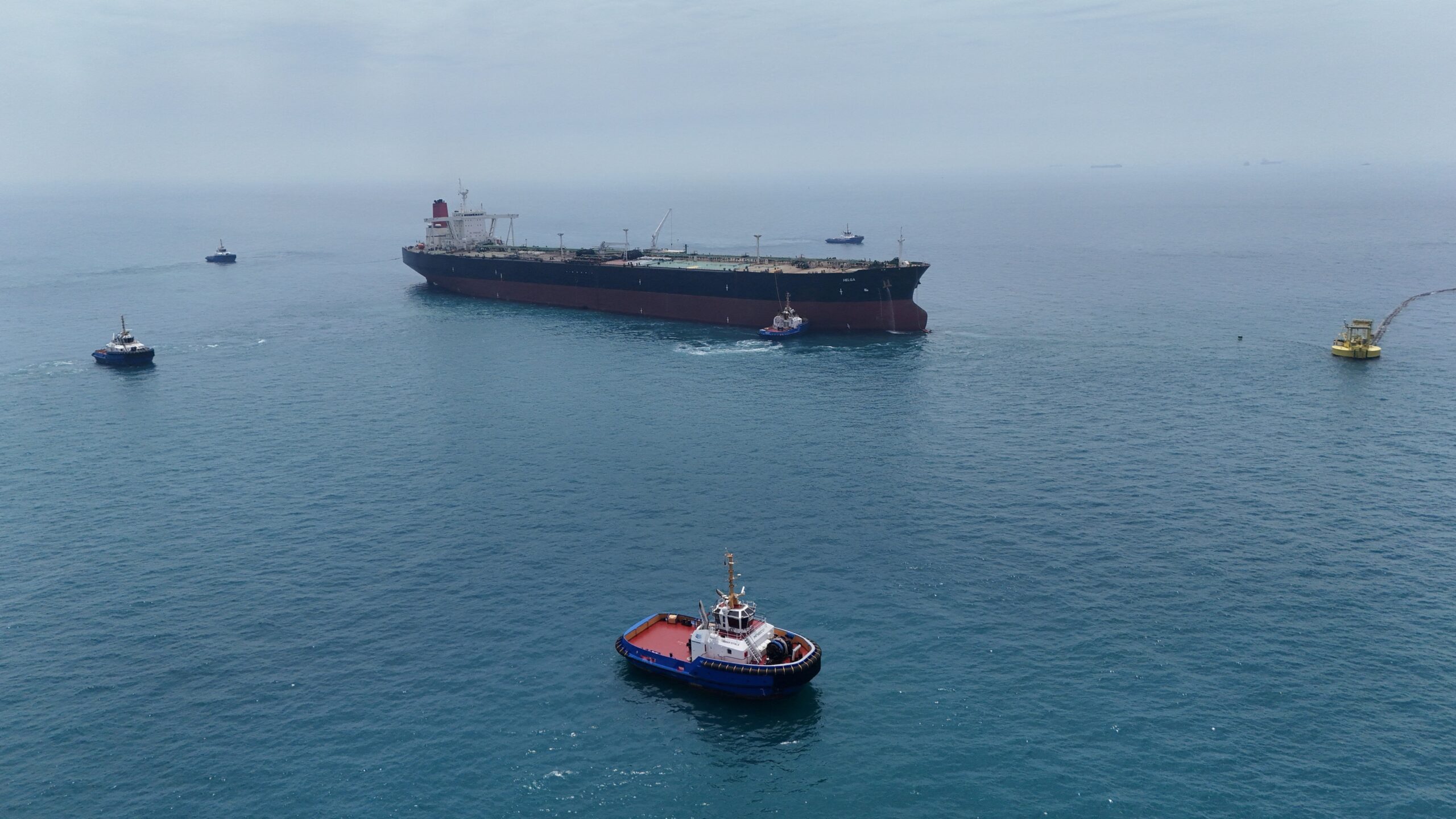 Crude falls more than 1% on hopes of steady Hormuz transit
