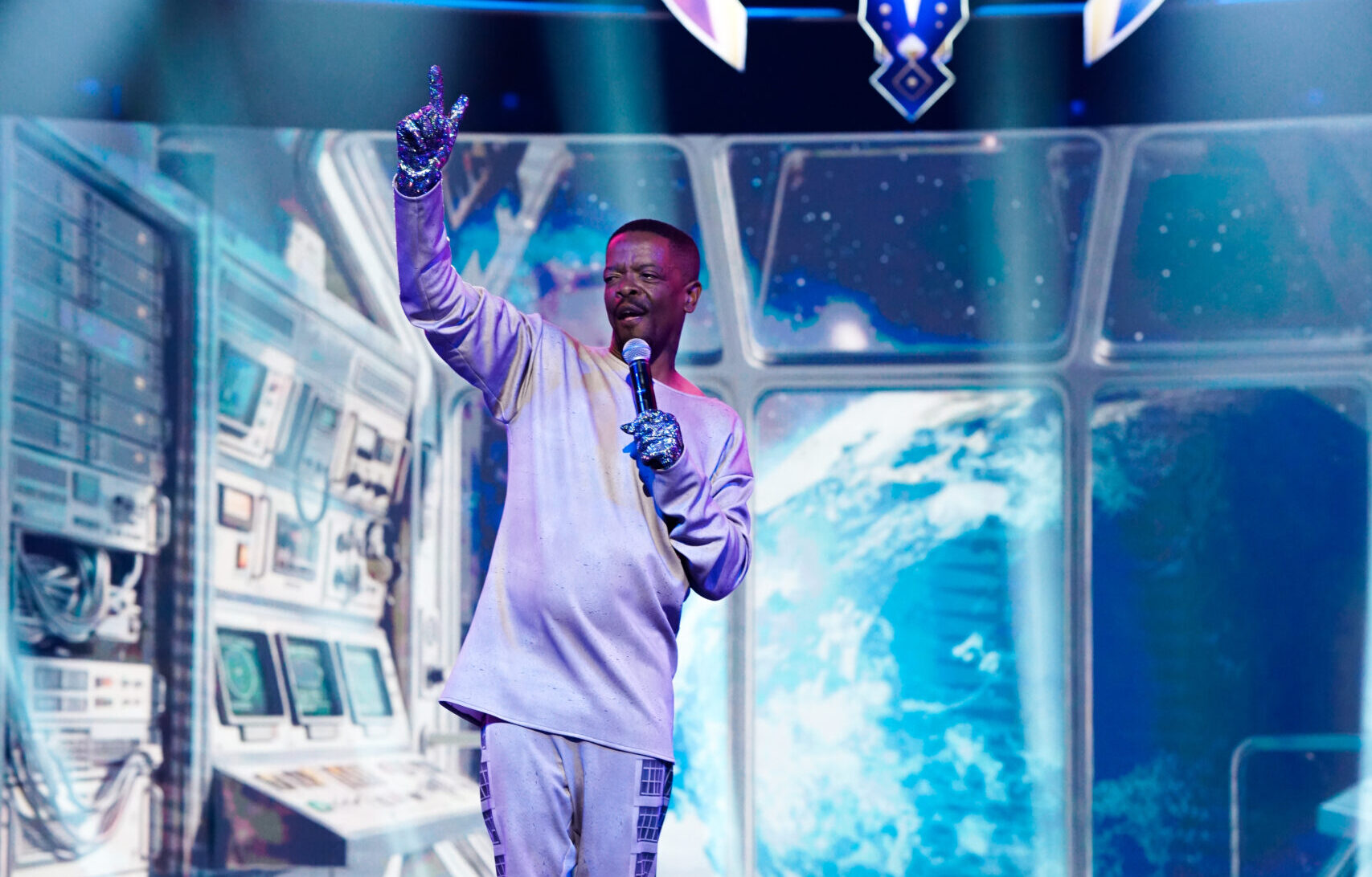 Trevor Gumbi stuns fans as Ponte Tower on ‘The Masked Singer SA’