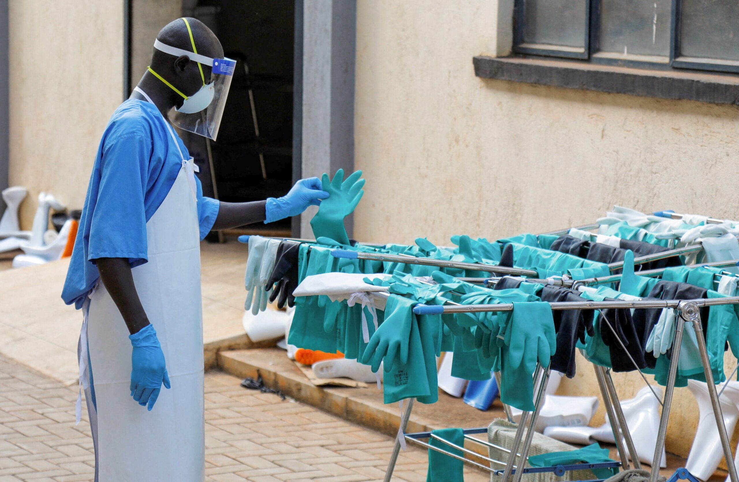 Uganda discharges last Ebola patient, starts countdown to be virus-free