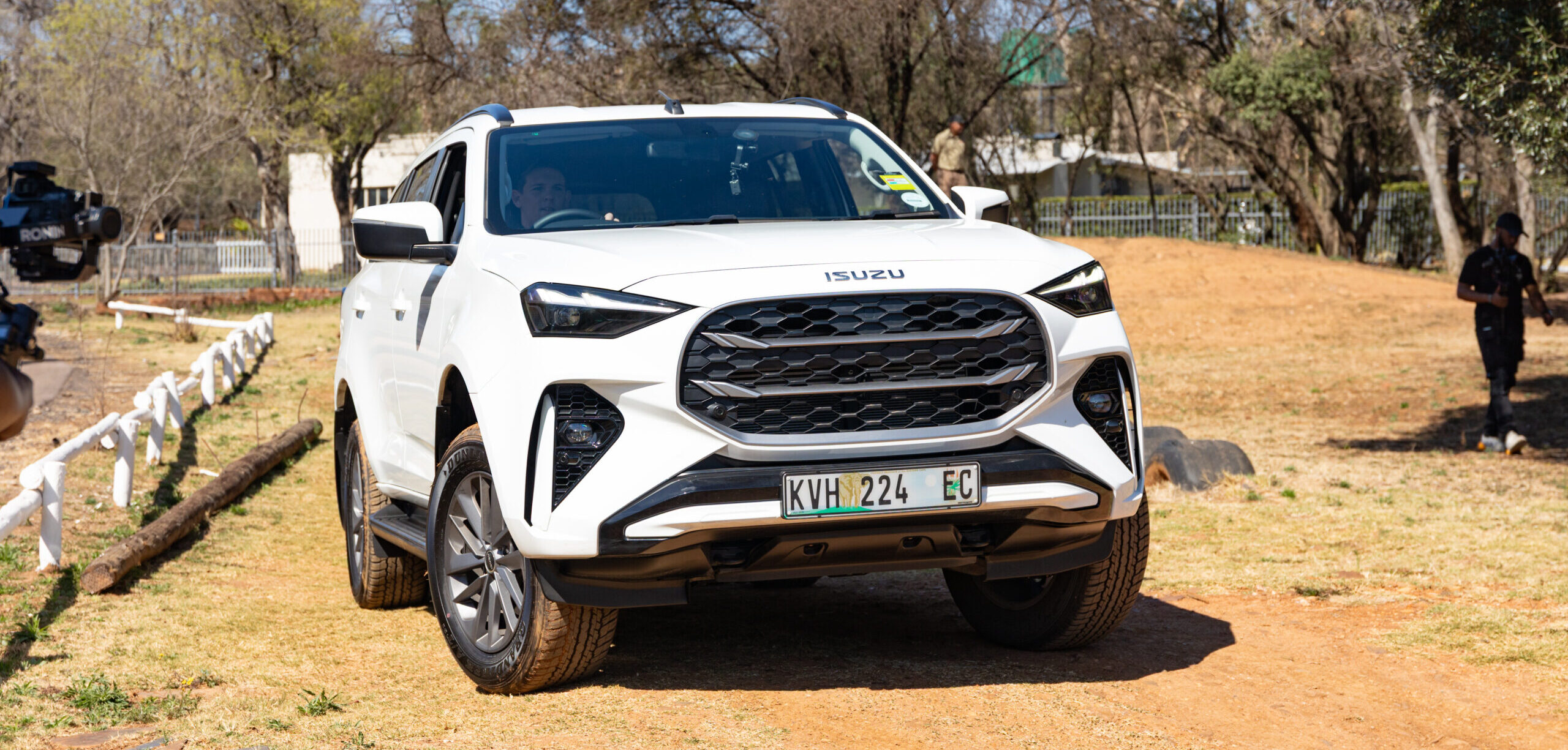 Isuzu pitches R789 700 MU-X 1.9 LS 4×4 as family all-rounder