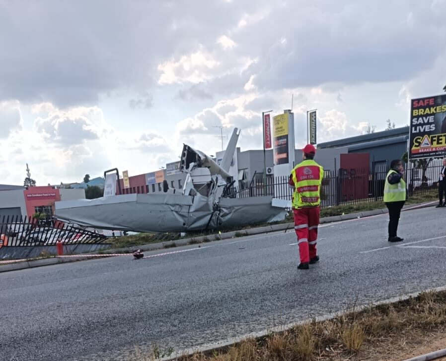 Light aircraft crashes in Midrand