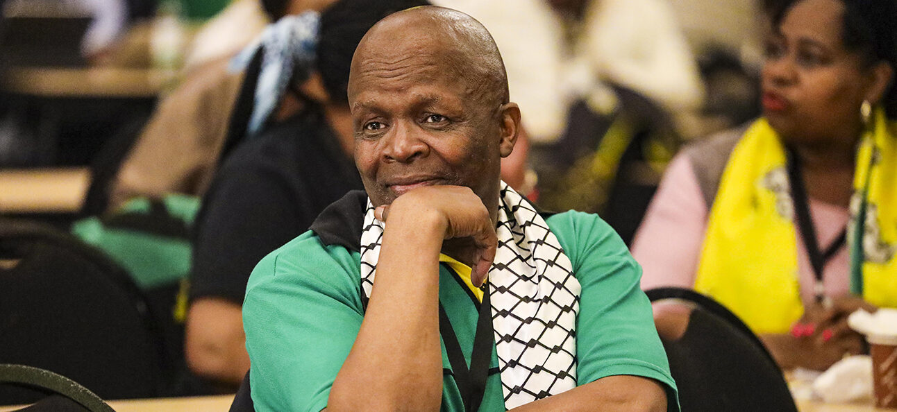 Mondli Ngungubele's image
